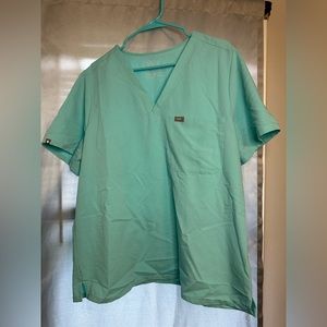 Figs 2x-large scrub top